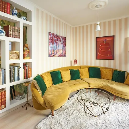 Spacious In With Private Garden, 120 M²