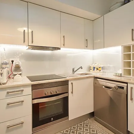 Spacious In With Private Garden, 120 M² דירה *