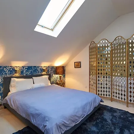 Spacious In With Private Garden, 120 M² דירה *