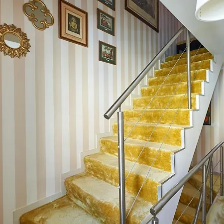 דירה Spacious In With Private Garden, 120 M²
