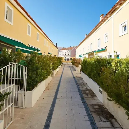 アパート Spacious In With Private Garden 120 M² *