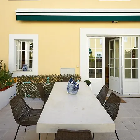 Spacious In With Private Garden, 120 M² דירה אסטוריל