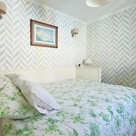 Spacious In With Private Garden, 120 M² *