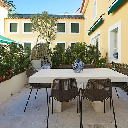 דירה Spacious In With Private Garden, 120 M² אסטוריל