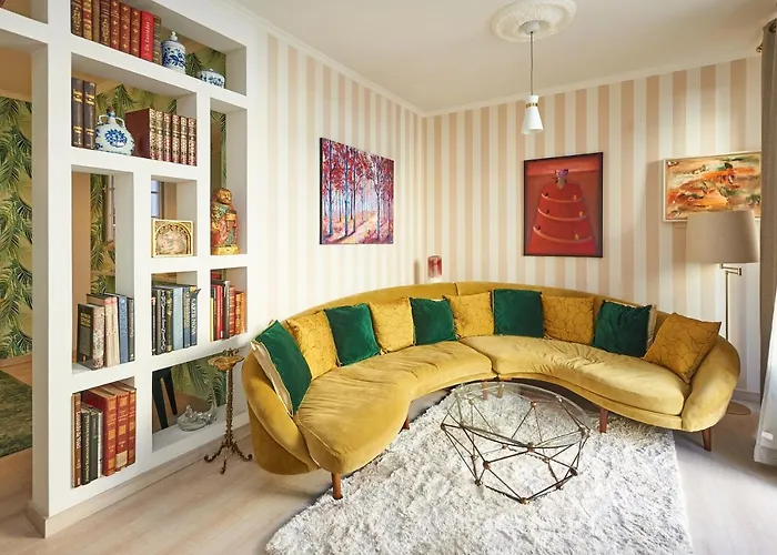 Spacious In With Private Garden, 120 M²