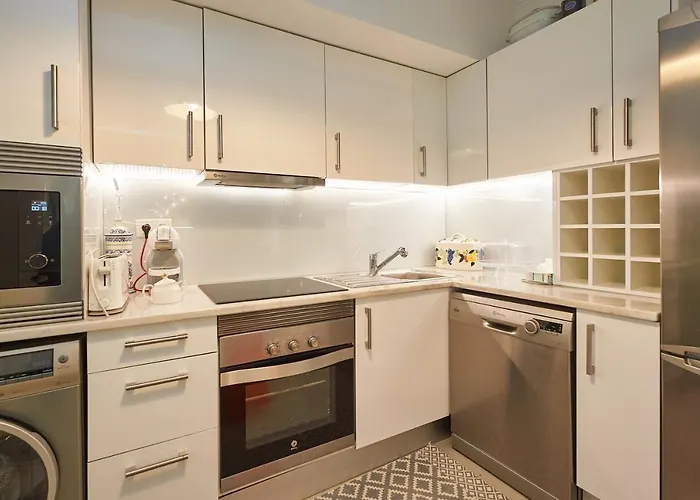Spacious In With Private Garden, 120 M² Apartamento *