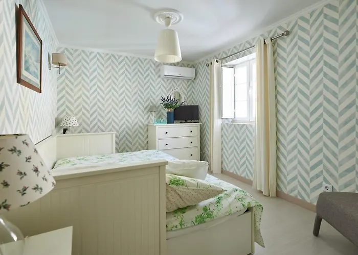 Spacious In With Private Garden, 120 M² *