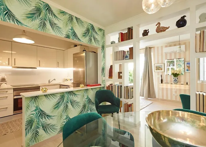 Apartamento Spacious In With Private Garden, 120 M² Estoril