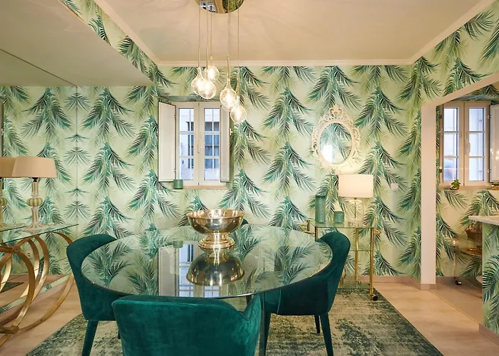 Spacious In With Private Garden, 120 M² *